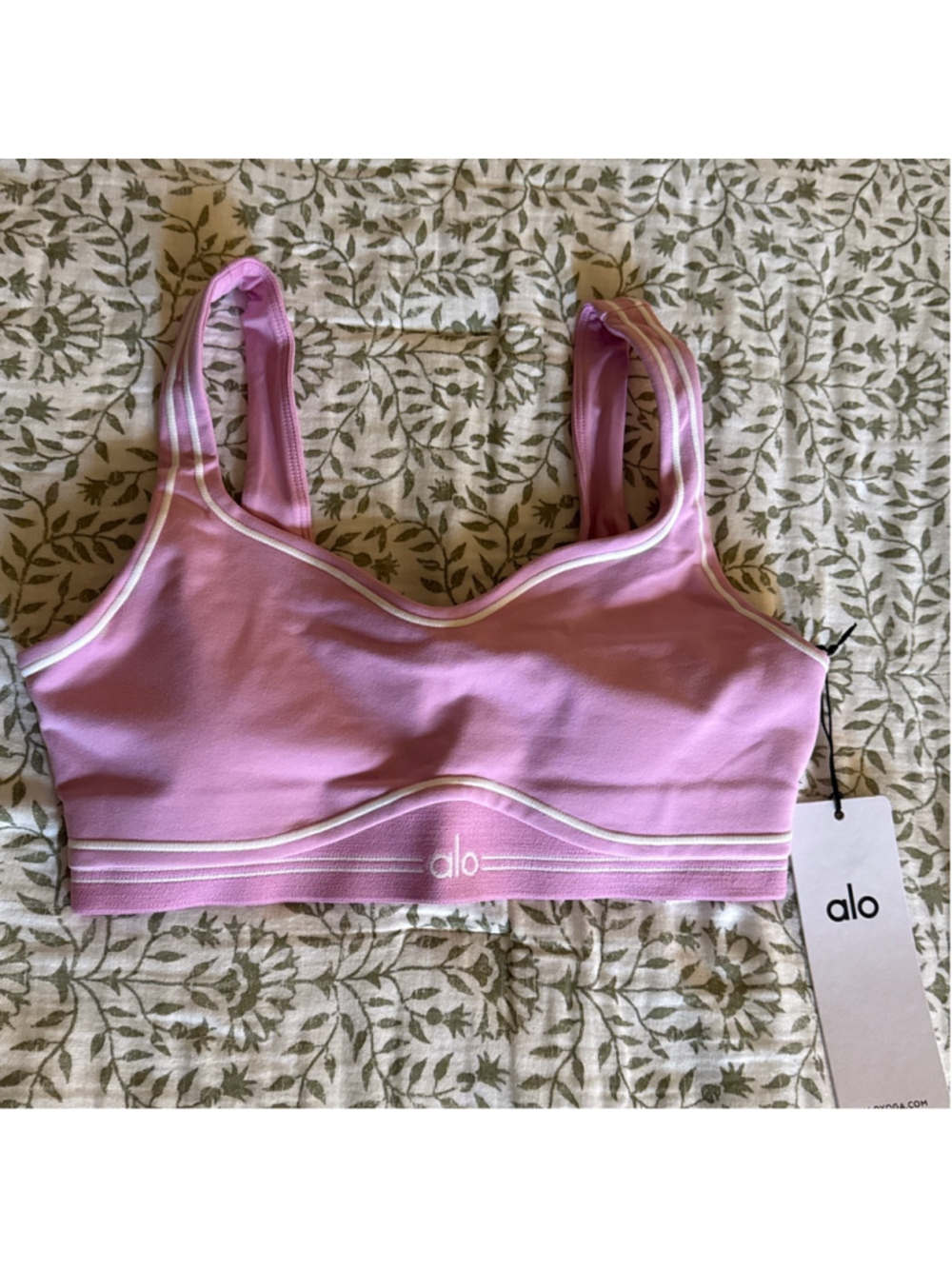 Alo Yoga Airbrush Heart Throb Sports Bra S Candy Heart